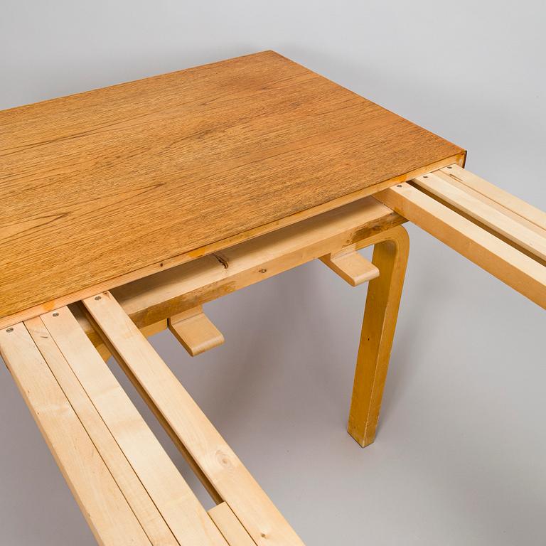 Alvar Aalto, matbord, modell 92 för O.Y. Huonekalu-ja Rakennustyötehdas A.B. 1900-talets mitt.