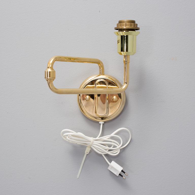 A second half of the 20th century brass wall light and a table light.