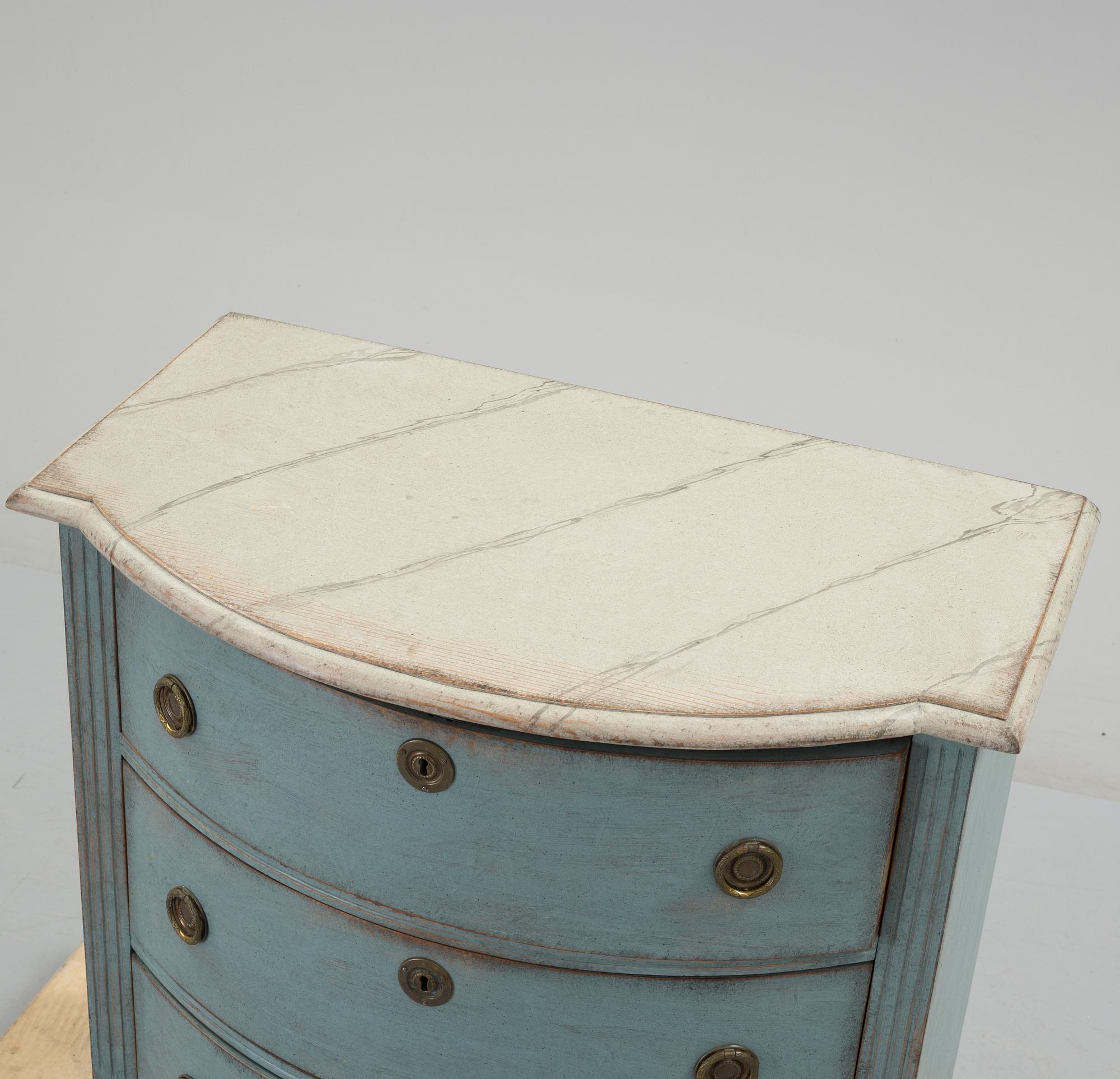 BYRÅ, gustaviansk stil, tidigt 1900-tal.