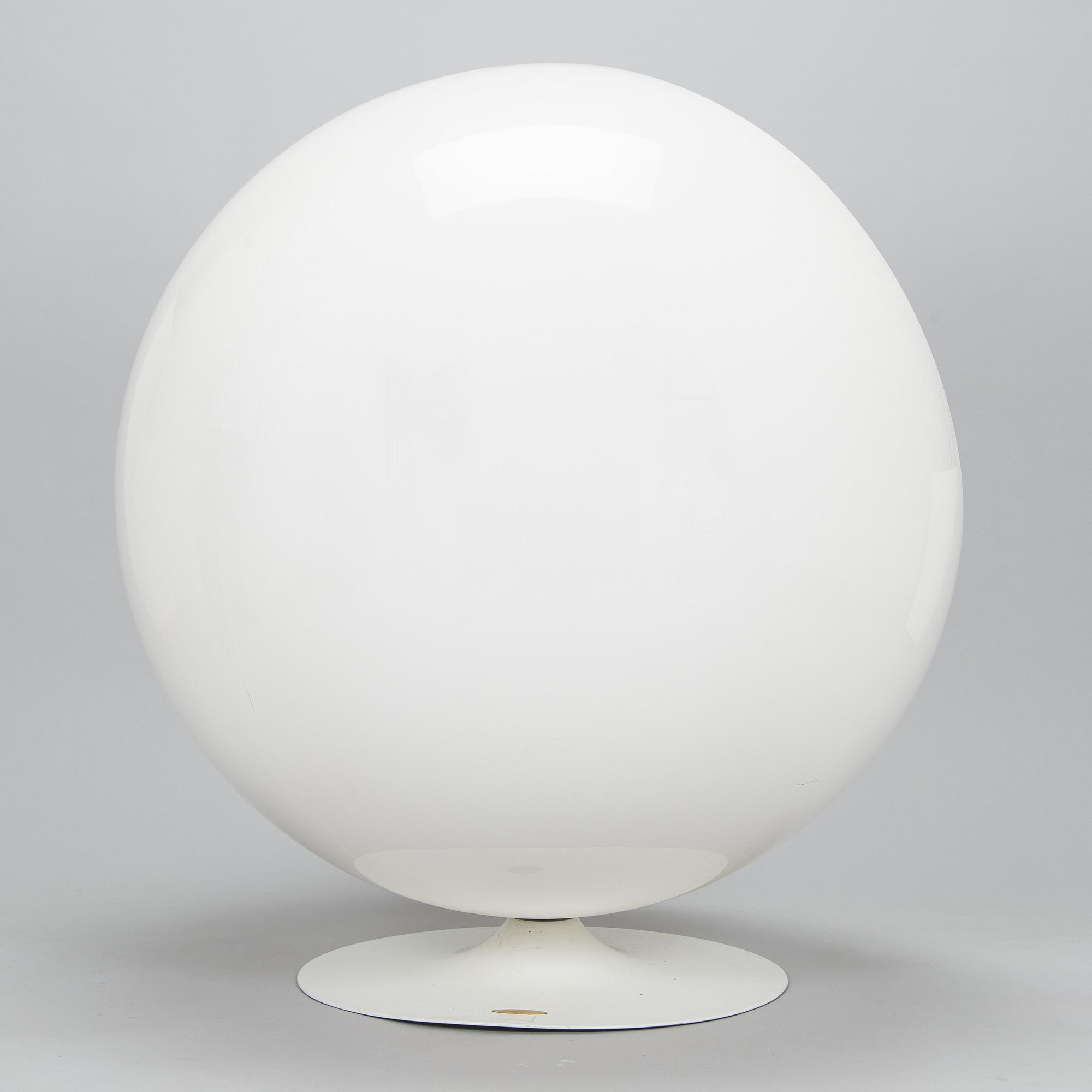 Eero Aarnio, a 'Ball Chair' for Adelta, 2008.