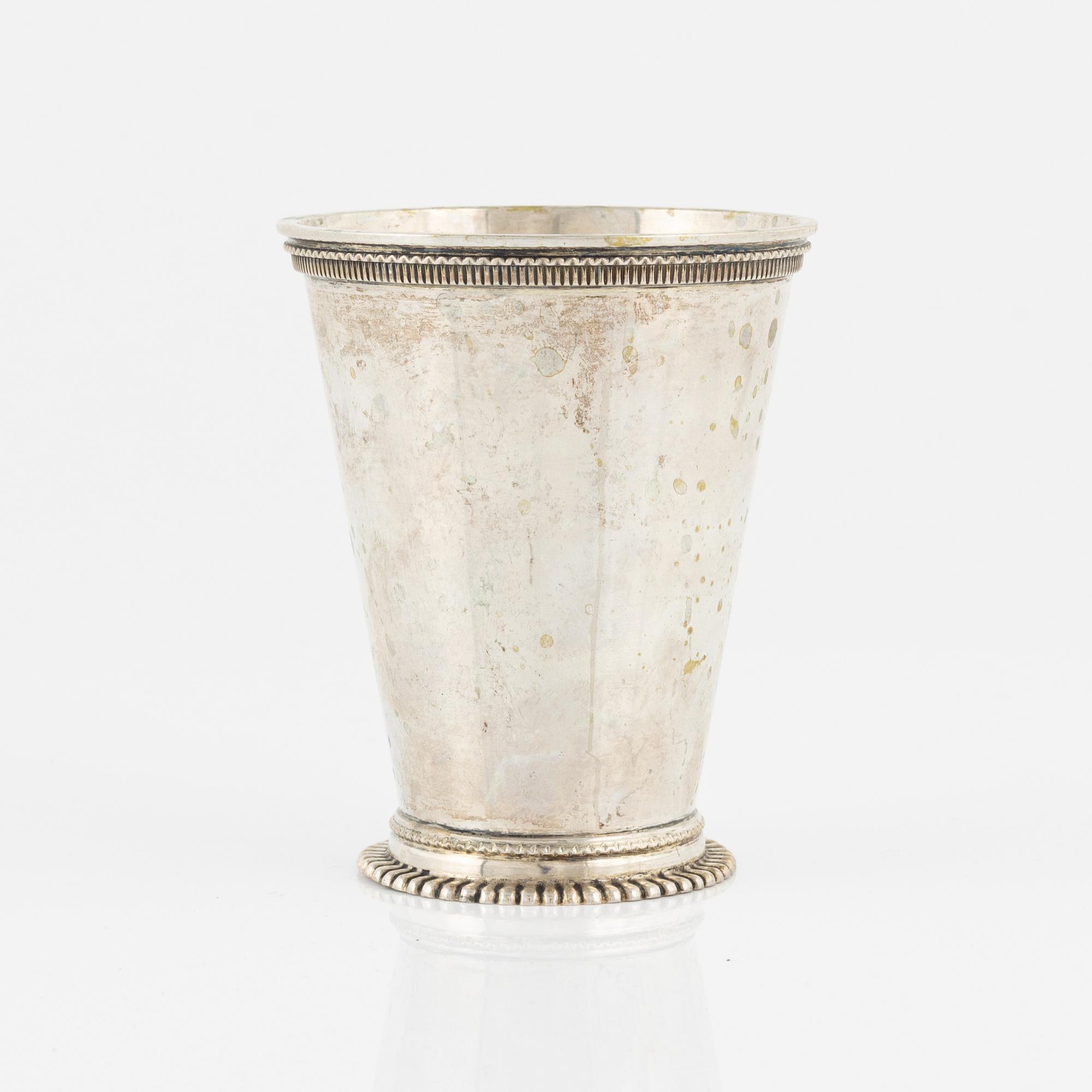 Bestick, brevkniv samt bägare, silver, bl a CG Hallberg Stockholm 1919 (24 delar).