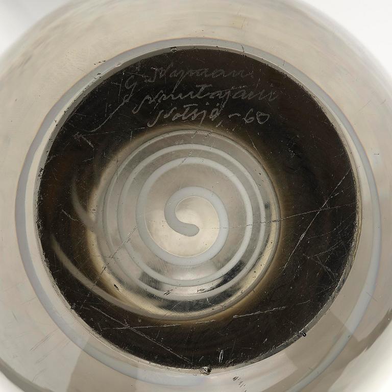 Gunnel Nyman, a "Serpentine" glass vase, Nuutajärvi, Notsjö, Finland 1960.