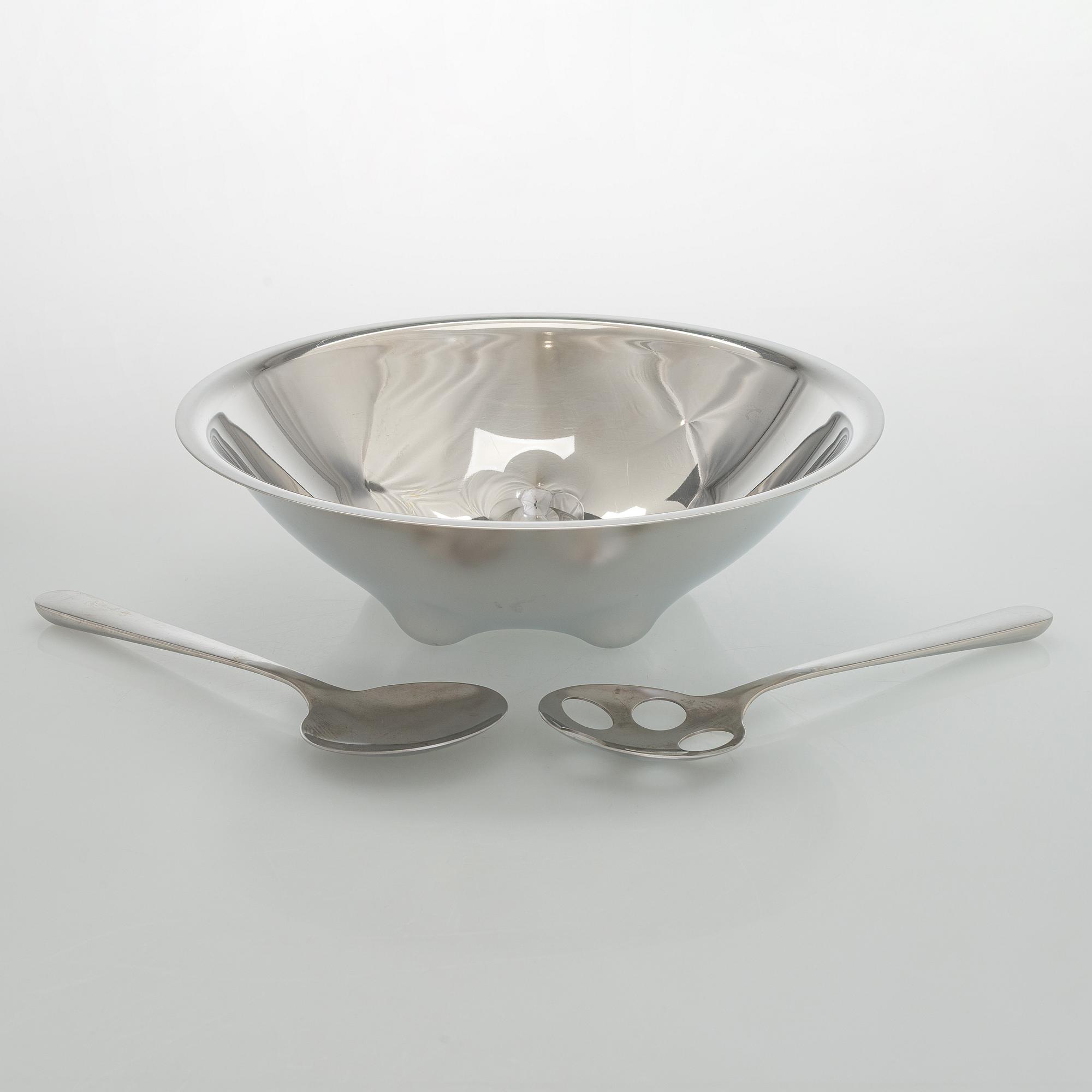 Stefan Lindfors, a stainless steel salad bowl with servers, Hackman, late 20th century.