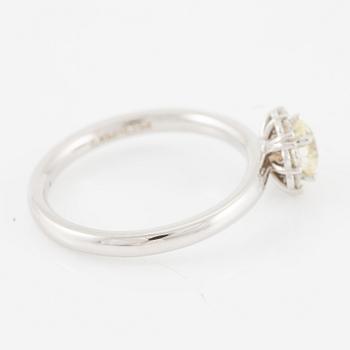 Ring 18K vitguld med briljantslipade diamanter.