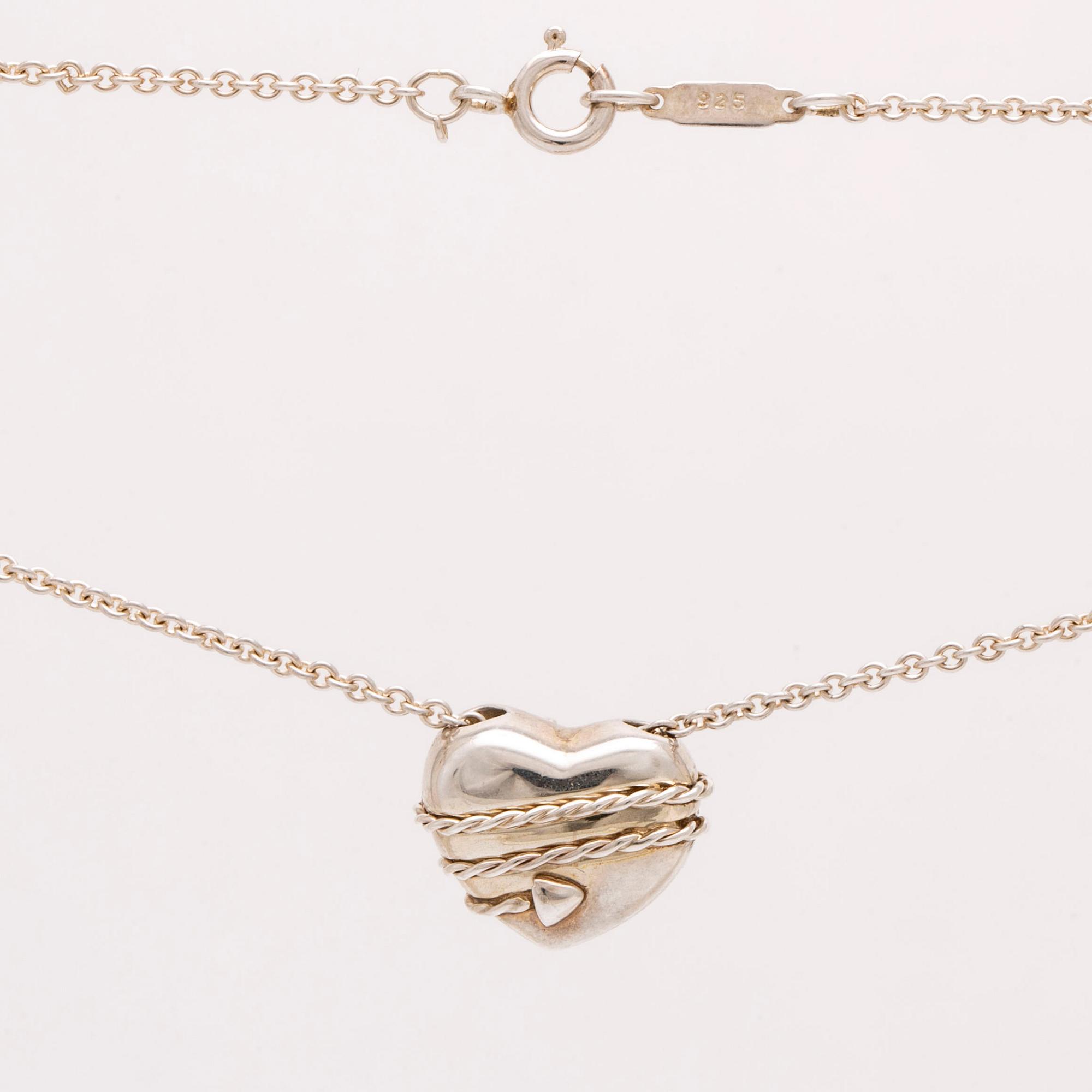 Tiffany 1 ring with a bow and heart pendant with chain, 1 more ring, sterling silver, total weight 20,8 g.