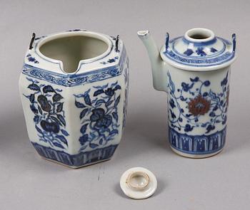 VINKANNA samt SKULPTUR, porslin resp metall, Kina, 1900-tal.