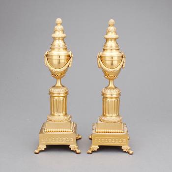 CASOLETTER, ett par, mässing, Louis XVI-stil, sekelskiftet 1900.