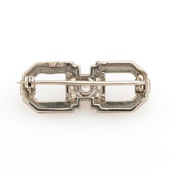 Brooch Art Deco 14K white gold with old-cut diamonds.