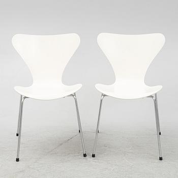 Arne Jacobsen, six 'Series 7' chairs, Fritz Hansen, Denmark, 1967.