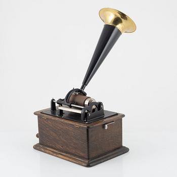 A Thomas A. Edison phonograph, United States, end of the 19th century.