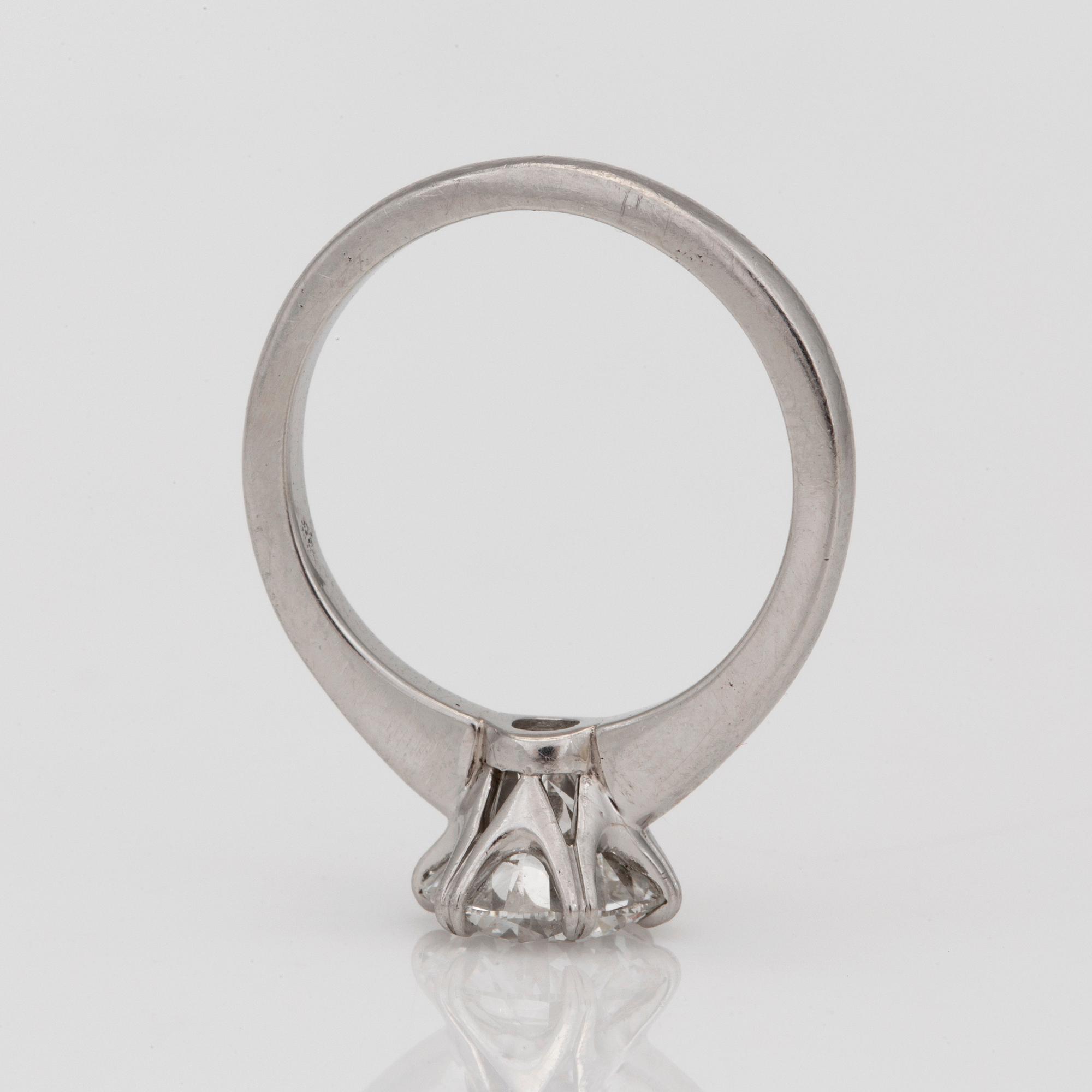 A 1.70 cts brilliant-cut diamod ring.
