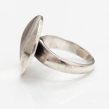 Riipus malli 423 ja sormus malli 107, sterlinghopeaa. Georg Jensen, Tanska.