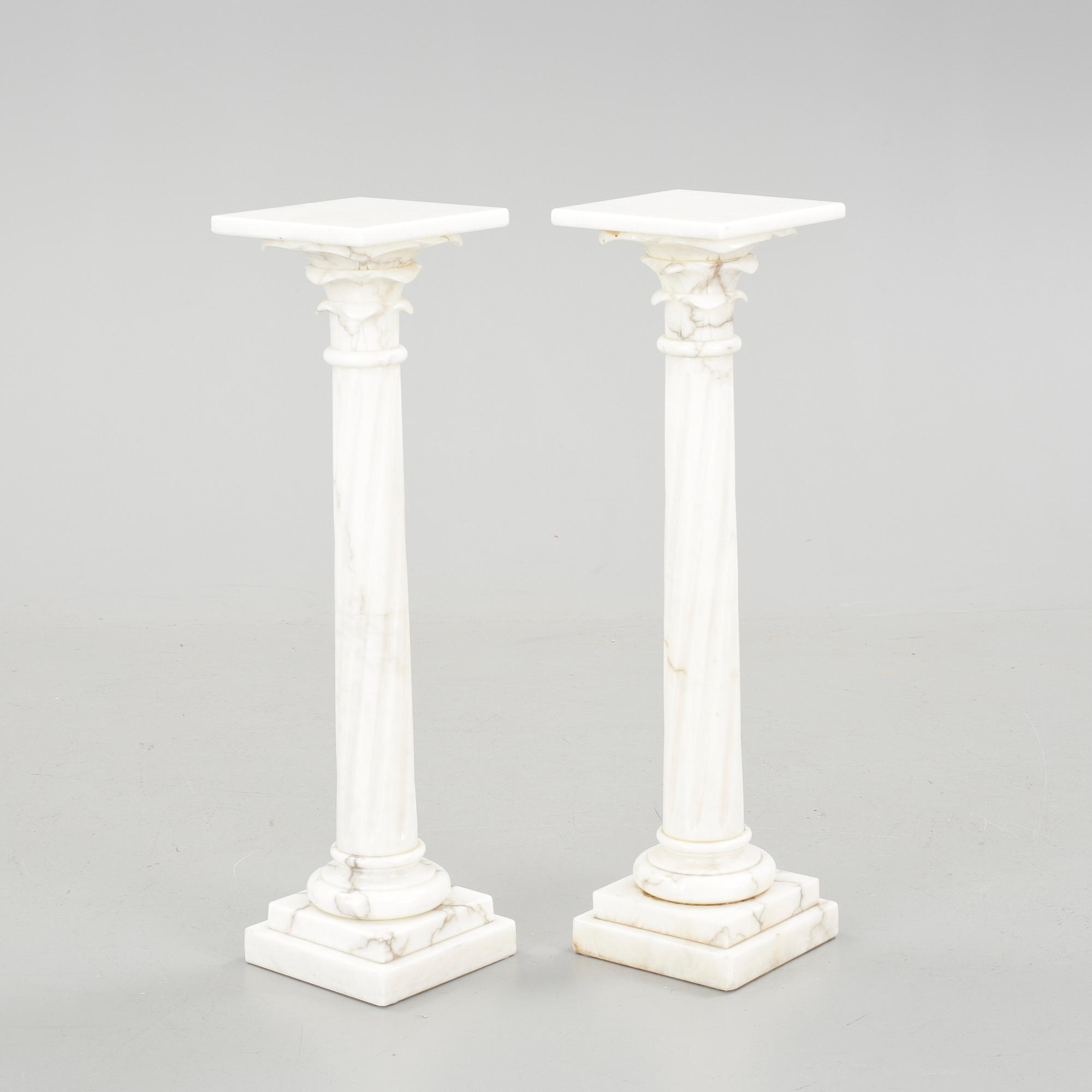 PIEDESTALER, ett par, 1900-tal.