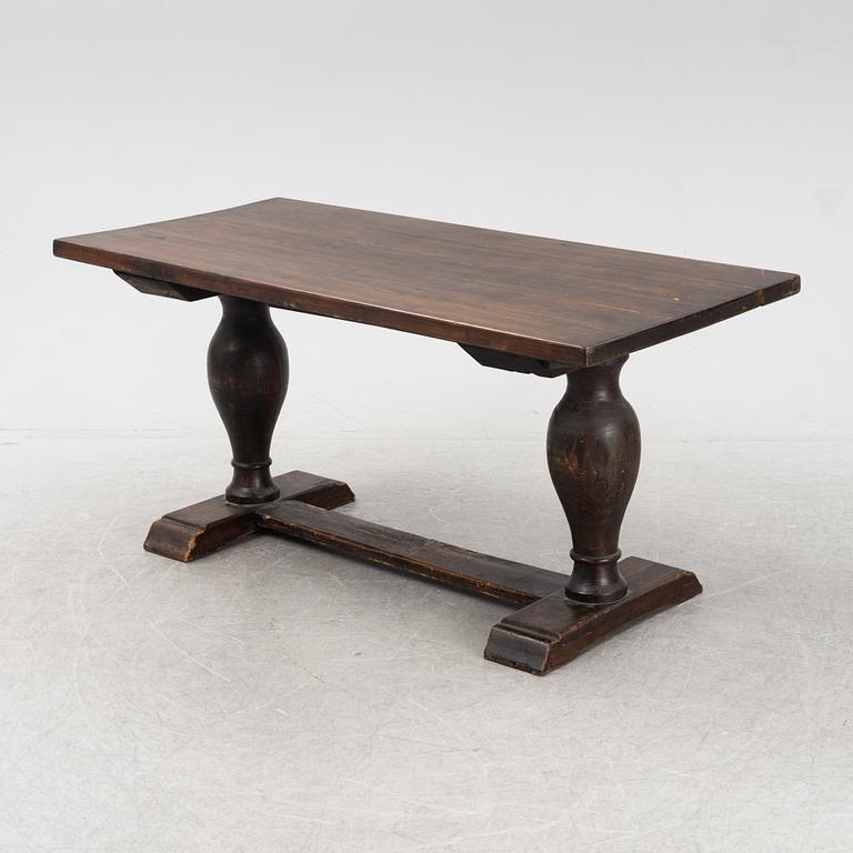 A Baroque dining table, first part of the 18th Century.