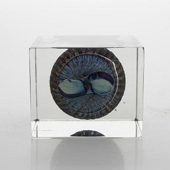 Oiva Toikka, annual glass cube 1980, signed Oiva Toikka Nuutajärvi 1980, 37/1000.