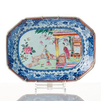 A set with three famille rose serving dishes, Qing dynasty, Qianlong (1736-95).