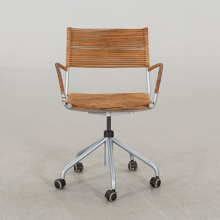 TITO AGNOLI skrivbordsstol "Miss B4", för Pierantonio Bonacina, Italien 1900-talets senare del.