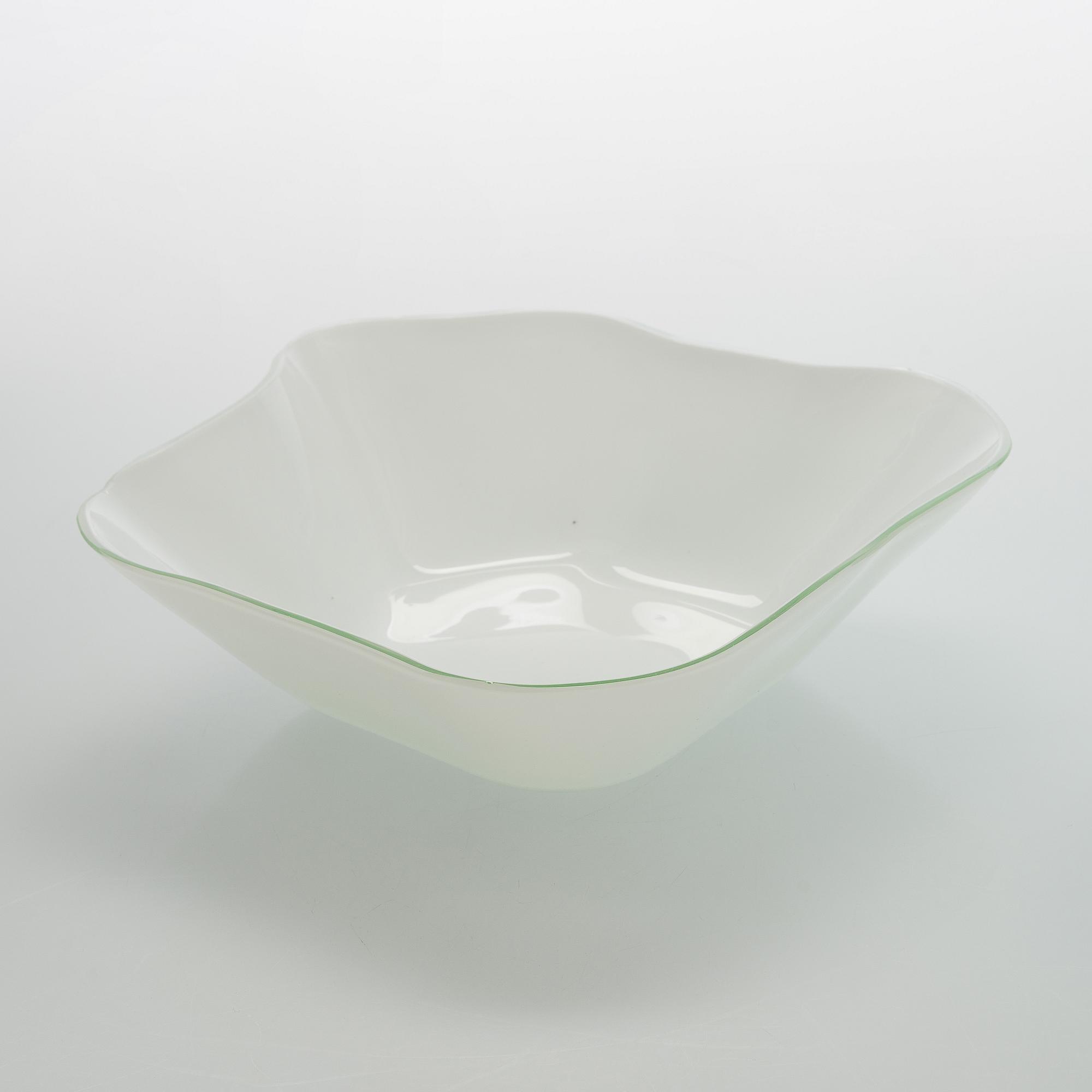 Alvar Aalto, 1 osa lasiveistoksesta, ”Aallon-kukka” 9767C, signeerattu Alvar Aalto Karhula.