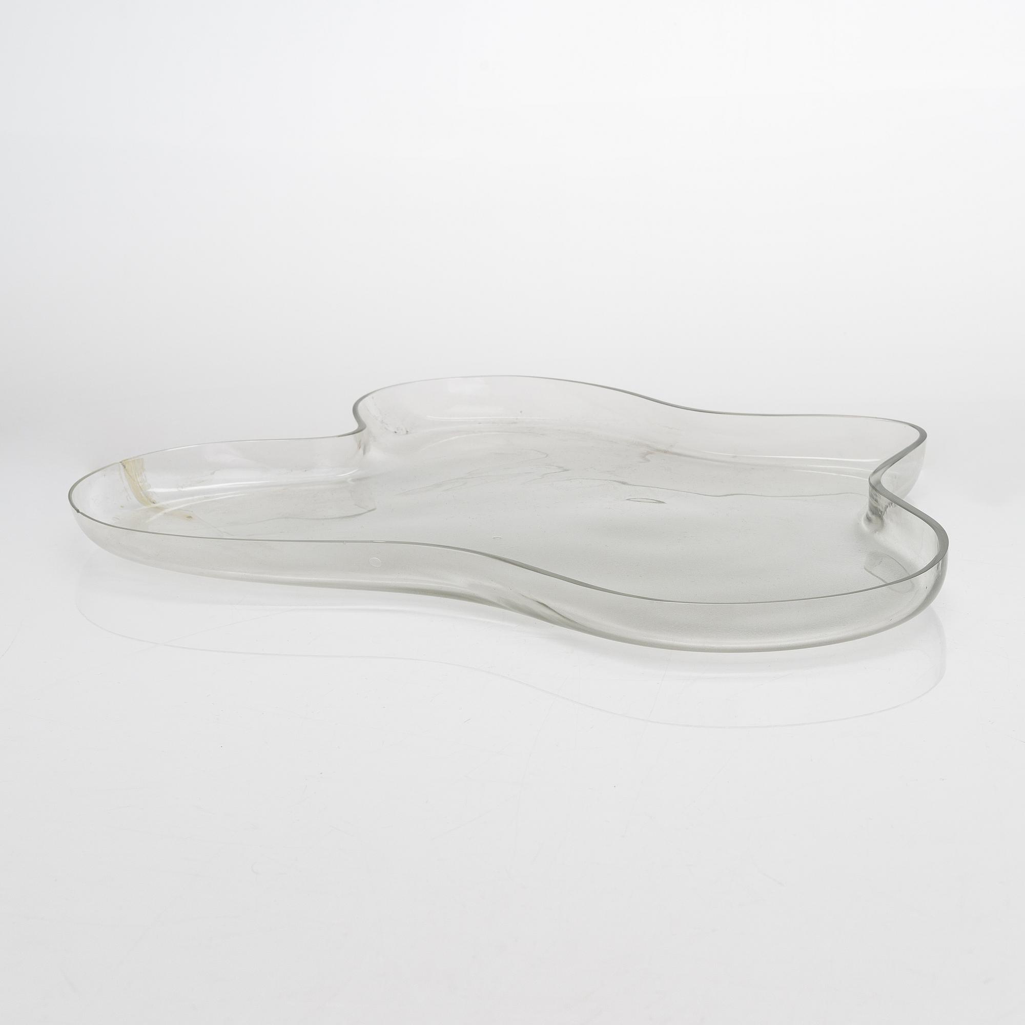 Alvar Aalto, a '3034' dish signed Alvar Aalto 3034. Manufactured by Iittala early 1960s.