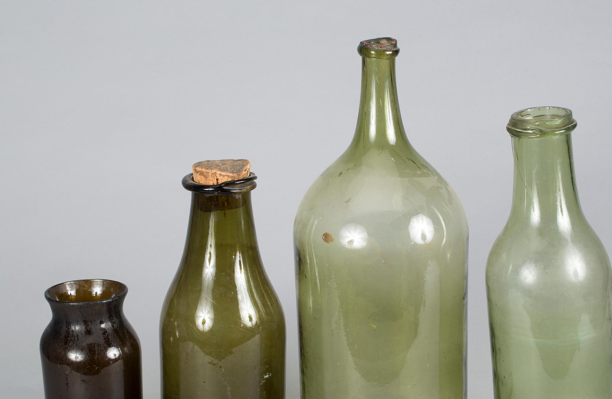 PARTI GLASFLASKOR, 4 st, 1800-1900-tal.