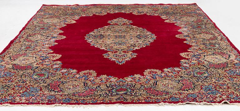 Rug, Kerman, approx. 386 x 294 cm.