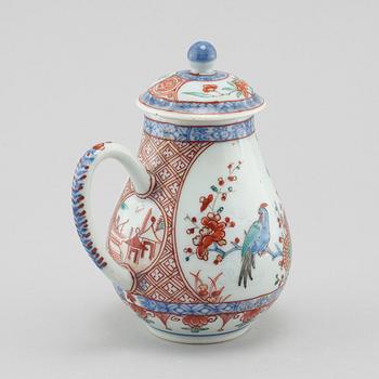 A late 18th century porcelian chinese lided jug.