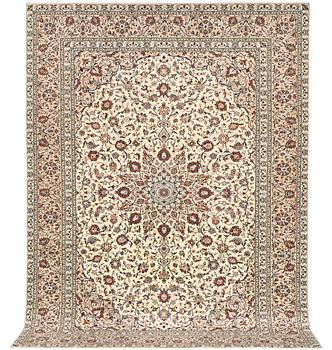 A Keshan carpet, c. 342 x 247 cm.