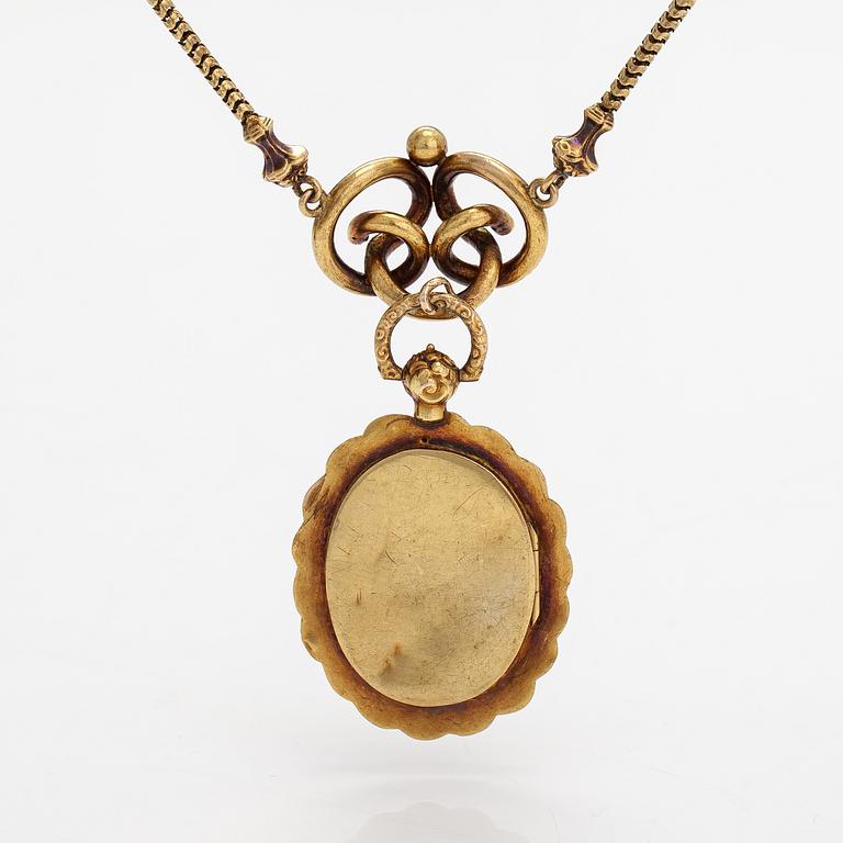 An 18K gold neckalce with a miniature painting. 19th century.