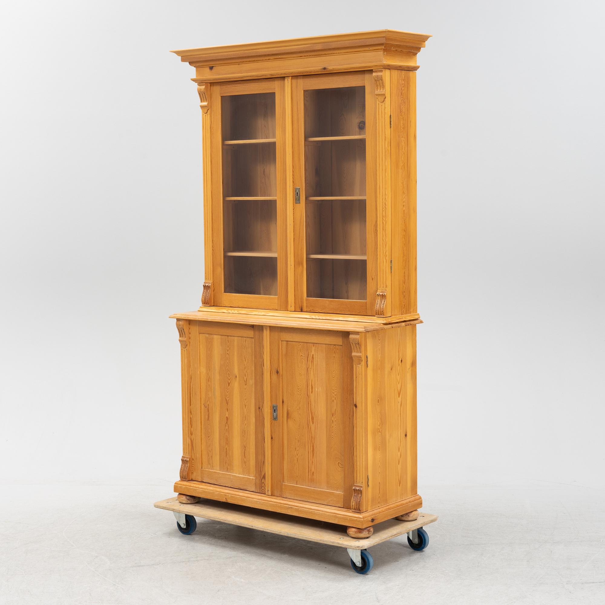 Bokskåp, nyrenässans, 1900-tal.