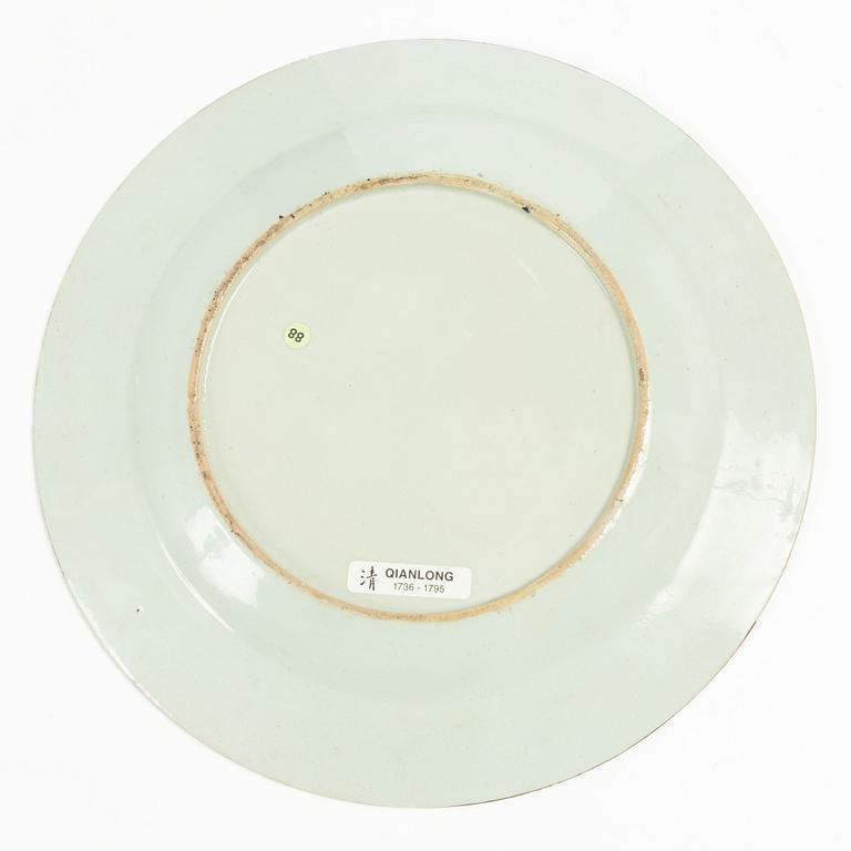 Tallrik, vapenporslin, Qingdynastin, 1700-tal.