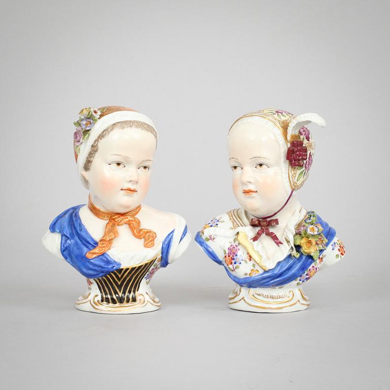 FIGURINER, ett par, porslin, efter Meissen, Madame Wolfsson omkring 1900.