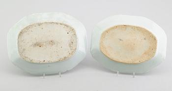STEKFAT, 2 st, porslin, Kina, kompaniporslin, 1700-/1800-tal.