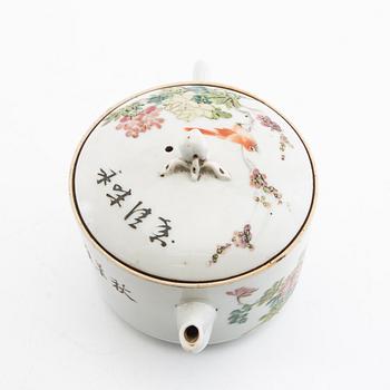 A set of three differently decorated tea pots with covers, Qing dynasty, 18century and 20th century.