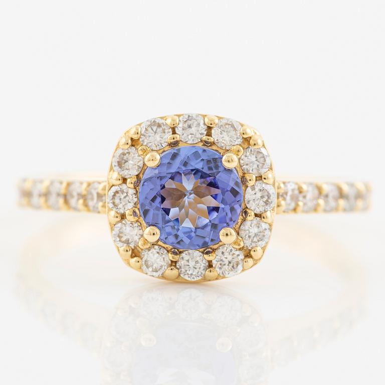 Ring in 18K gold with tanzanite and brilliant-cut diamonds.