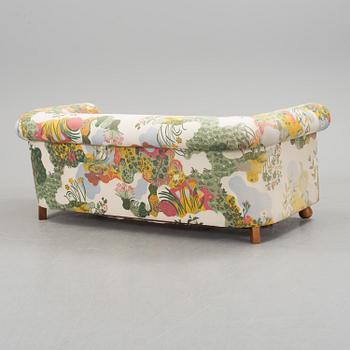 SOFFA, "Chesterfield". Josef Frank, Svenskt Tenn. Modellnummer 584.