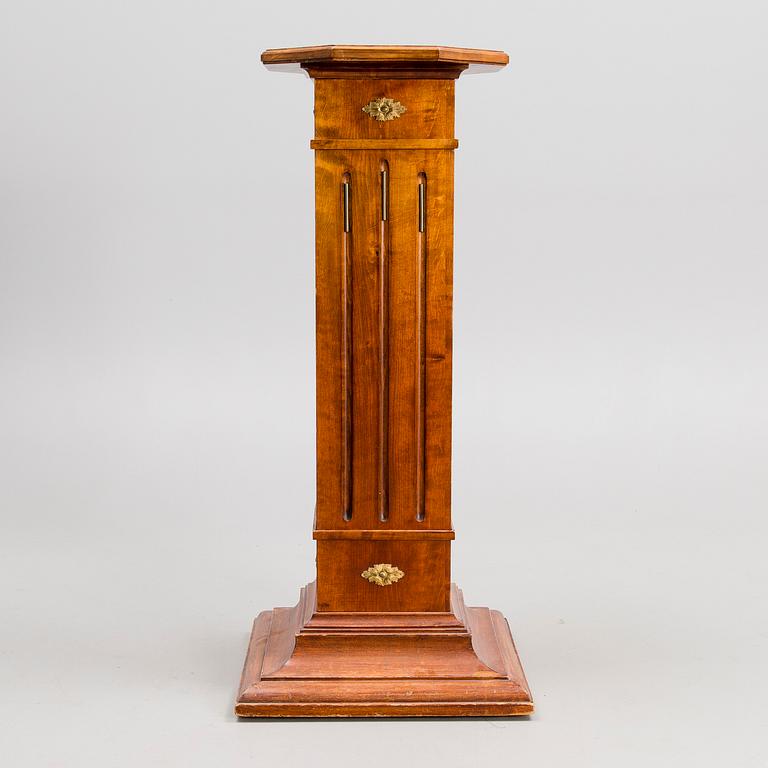 PIEDESTAL, Mahognyfanerad, tidigt 1900-tal.