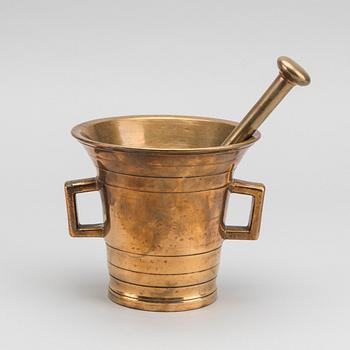 MORTEL med STÖT, mässing, 1700-tal/ sekelskiftet 1800.