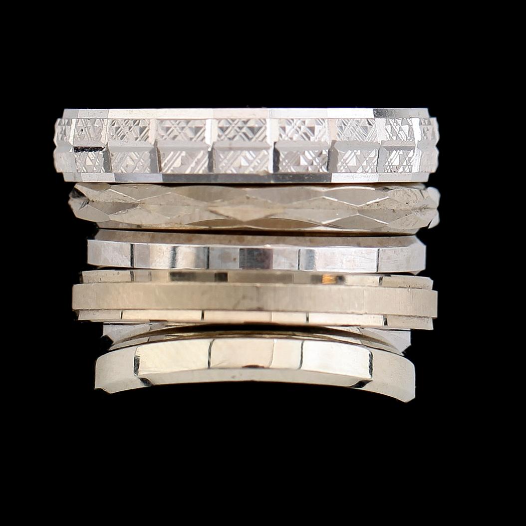 RINGAR, 7 st, 18 k vitguld. Vikt ca 22 gram.