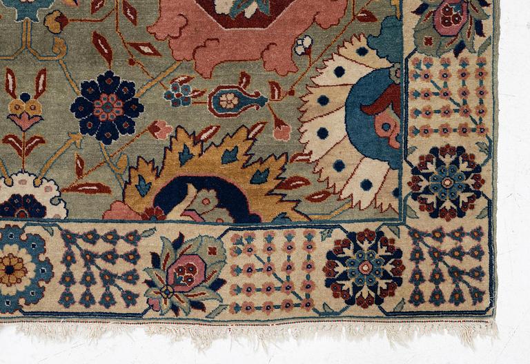 Matta, antik "PETAG" Täbris, Norvästra Iran, signerad, ca 386 x 295 cm.