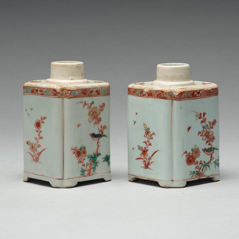 Two famille verte tea caddies, Qing dynasty, Kangxi (1662-1722).