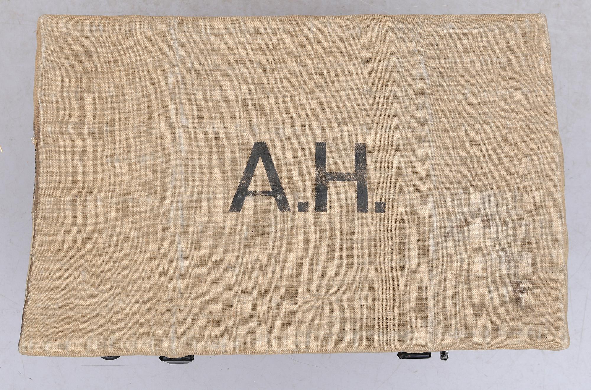 KOFFERT, 1900-talets första hälft.