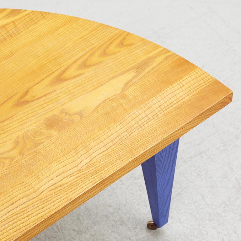 Jonas Bohlin, coffee table, from the "Obelisk" series, Källemo. The model was designed in 1991.