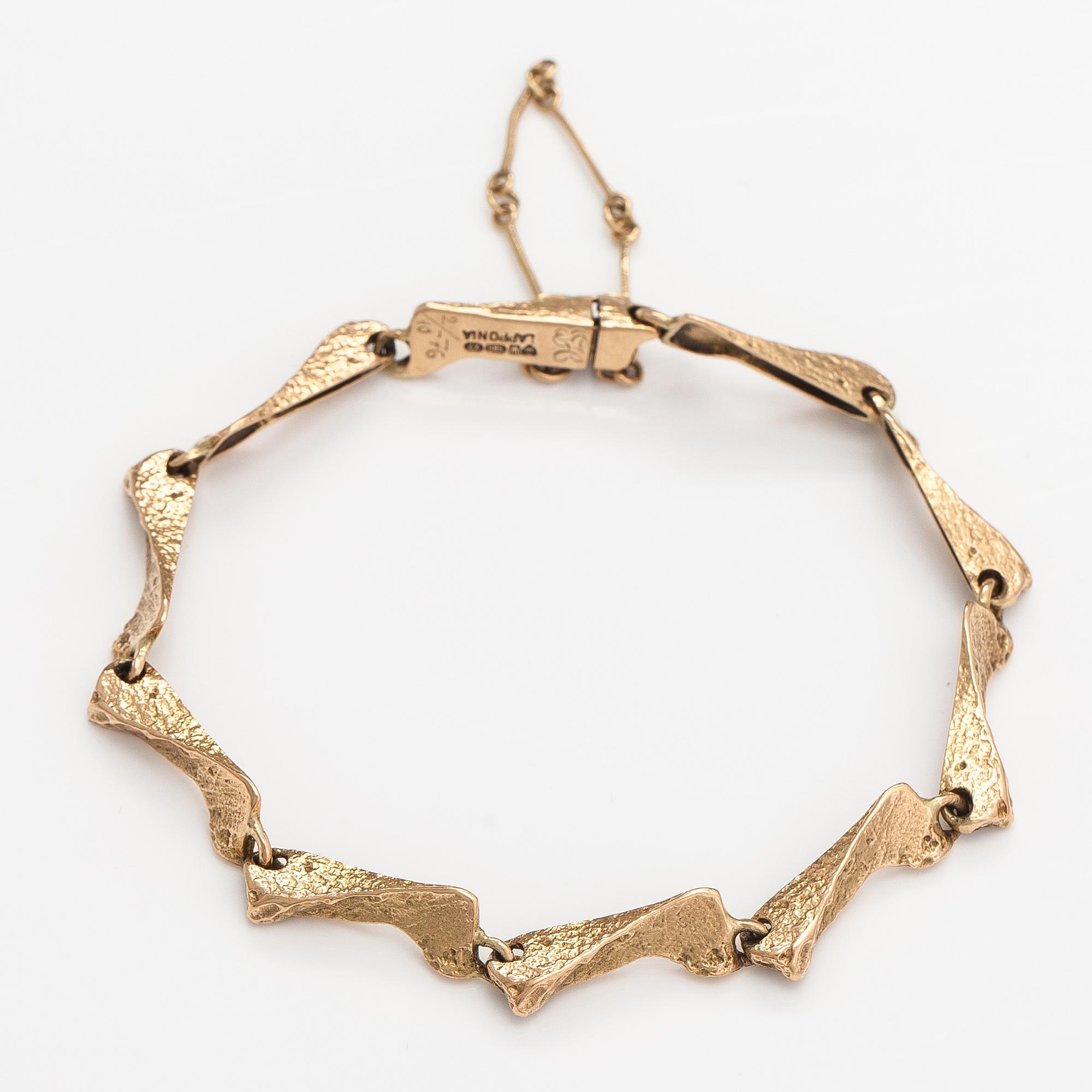 Björn Weckström, A 14K gold bracelet "Stream". Lapponia 1975.