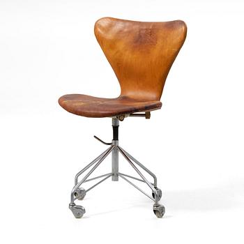Arne Jacobsen, Office chair, "Series 7", Fritz Hansen, Denmark, 1960s.