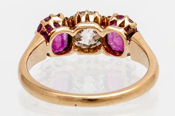 Ring 18k gold 1 old-cut diamond approx 1 ct, approx K-L Inclusions, 2 rubies, size 53.