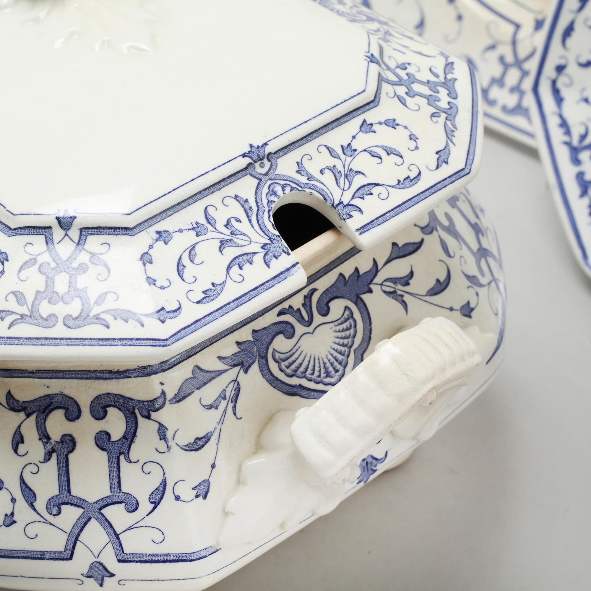 An earthenware tableware set of 78 pcs, "Arona" by Rörstrand, in production 1902-1910.