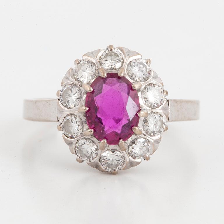 0,99 ct ruby and 0,71 ct brilliant cut diamond ring.