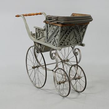 BARNVAGN, omkring år 1900.