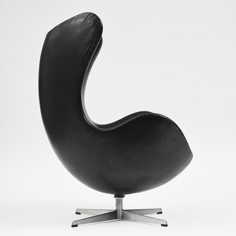 Arne Jacobsen, fåtölj, "Ägget", Fritz Hansen, Danmark, 1967.
