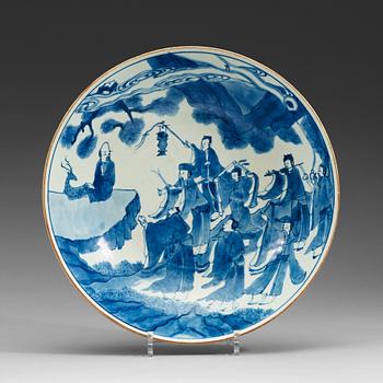 528. A blue and white dish, Qing dynasty, 18th century.